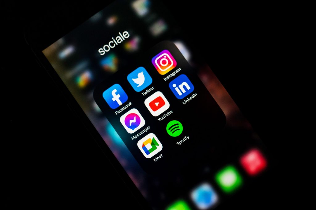 CRM ve Sosyal Medya: Müşteri İlişkilerini Yönetmede Sosyal Medyanın Rolü