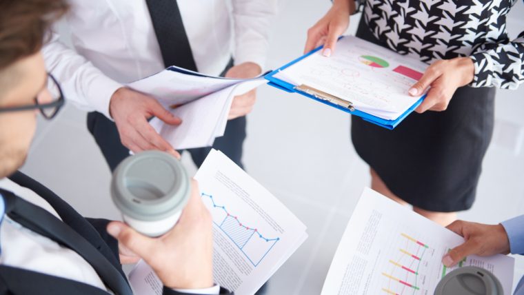 CRM ve İş Zekası: Stratejik Kararlar Vermek İçin Veri Analitiğini Kullanma